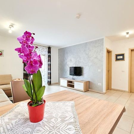 Apartman Leon Umag Exteriér fotografie
