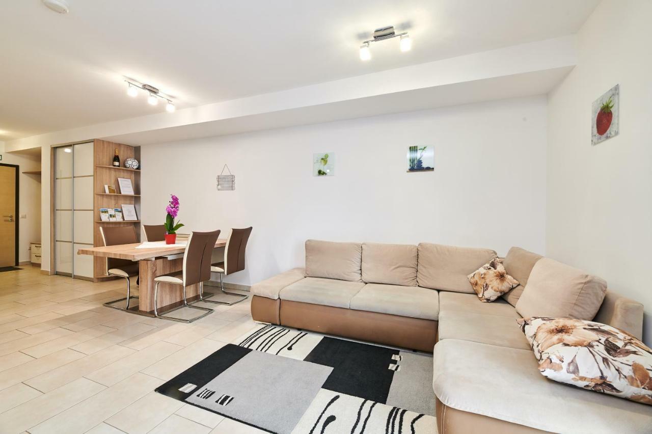Apartman Leon Umag Exteriér fotografie