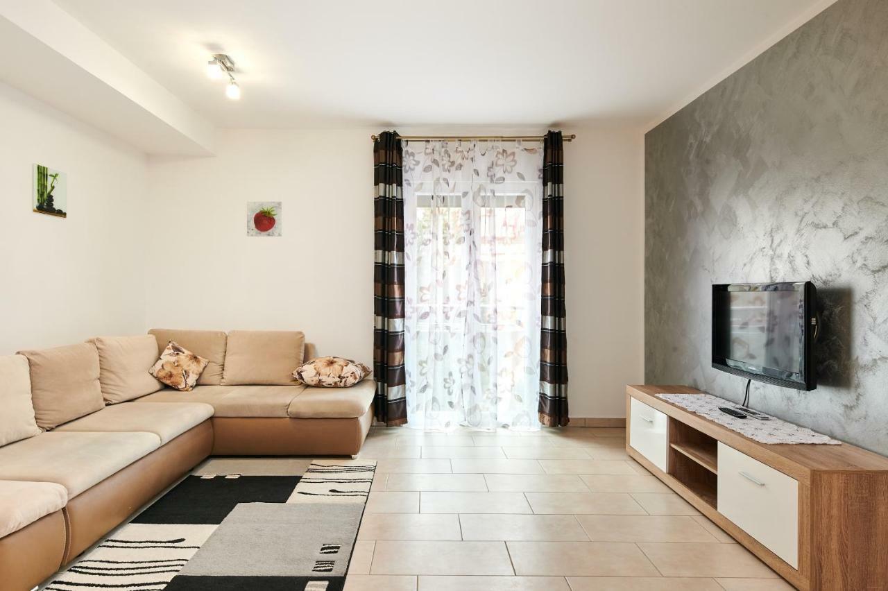 Apartman Leon Umag Exteriér fotografie