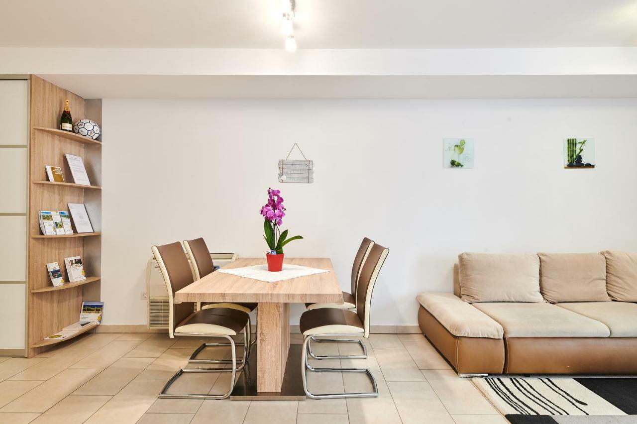 Apartman Leon Umag Exteriér fotografie