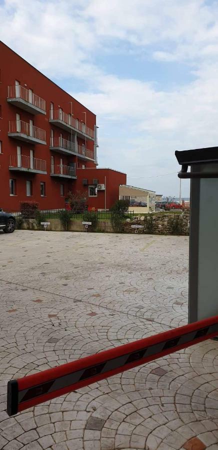 Apartman Leon Umag Exteriér fotografie